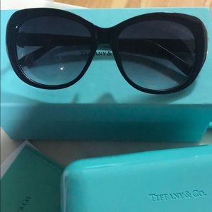COPY - Tiffany black classic frame sunglasses with box